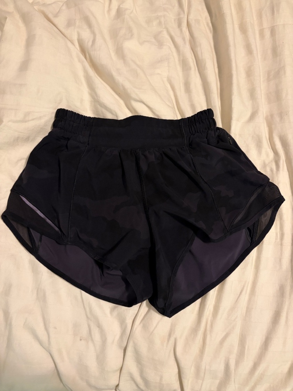lululemon athletica Black Camo Hotty Hot Shorts (2.5 inch)